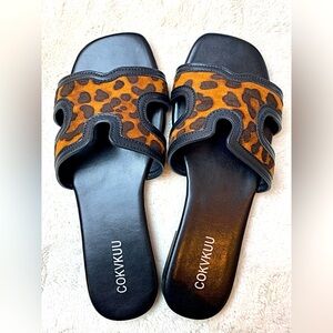 Faux leather/suede leopard print flat sandals.